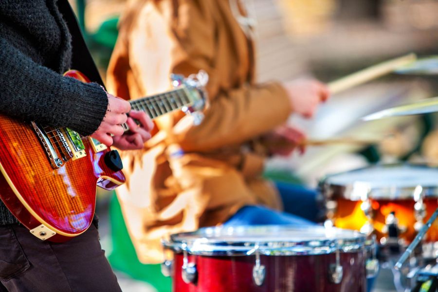 Local musicians performing outdoors near Ryder Ridge in Austin, showcasing the city’s live music culture.